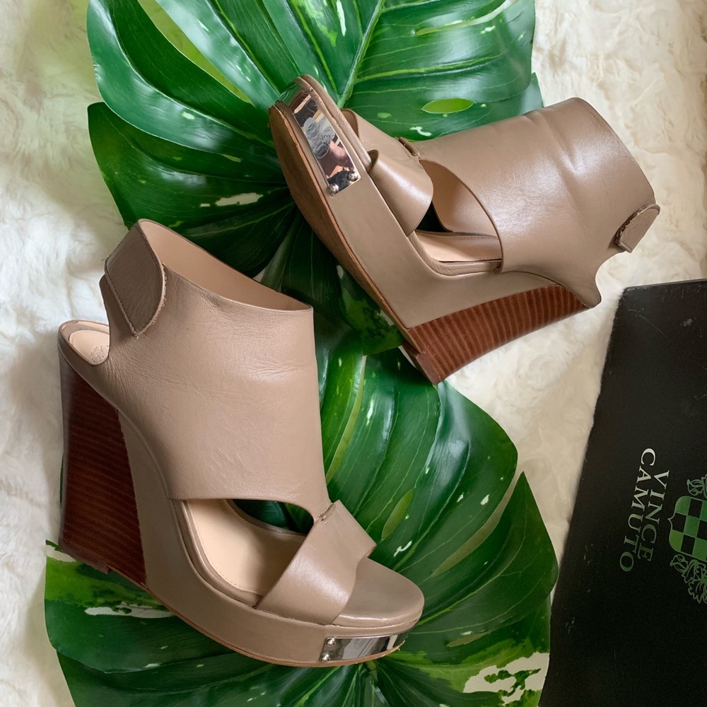 Vince Camuto Winnie Nude Wedge Sandle Size 9